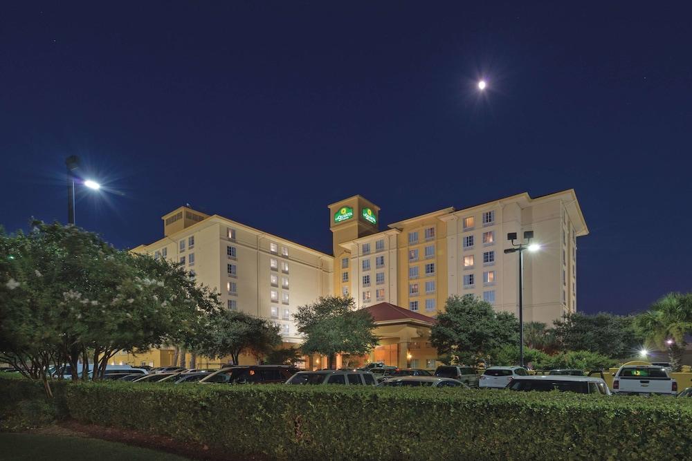 La Quinta By Wyndham San Antonio Airport Hotel Bagian luar foto