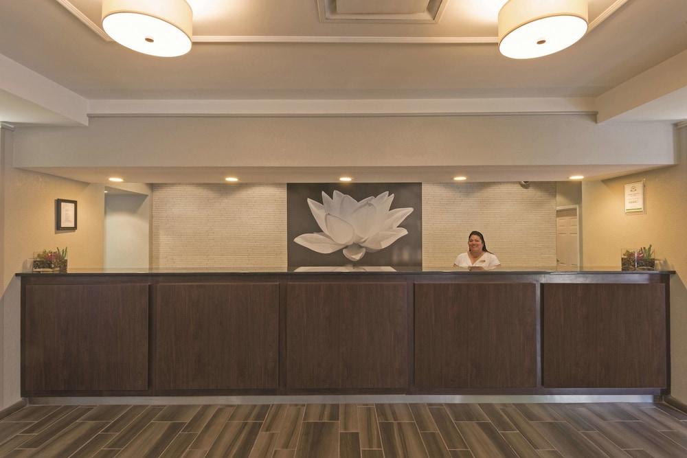La Quinta By Wyndham San Antonio Airport Hotel Bagian luar foto