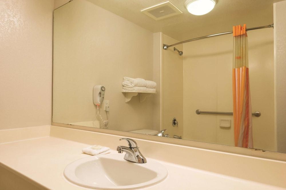 La Quinta By Wyndham San Antonio Airport Hotel Bagian luar foto