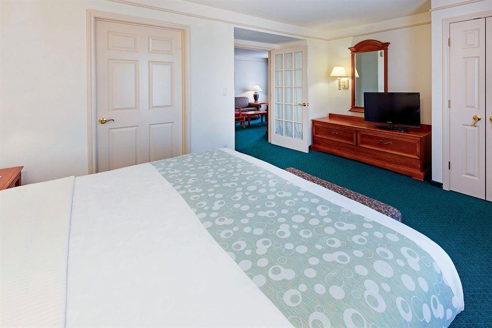La Quinta By Wyndham San Antonio Airport Hotel Bagian luar foto