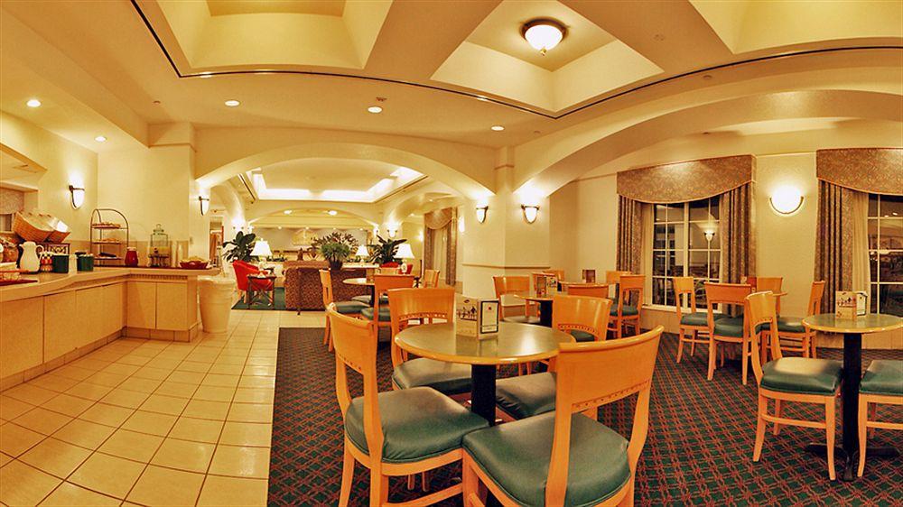 La Quinta By Wyndham San Antonio Airport Hotel Bagian luar foto