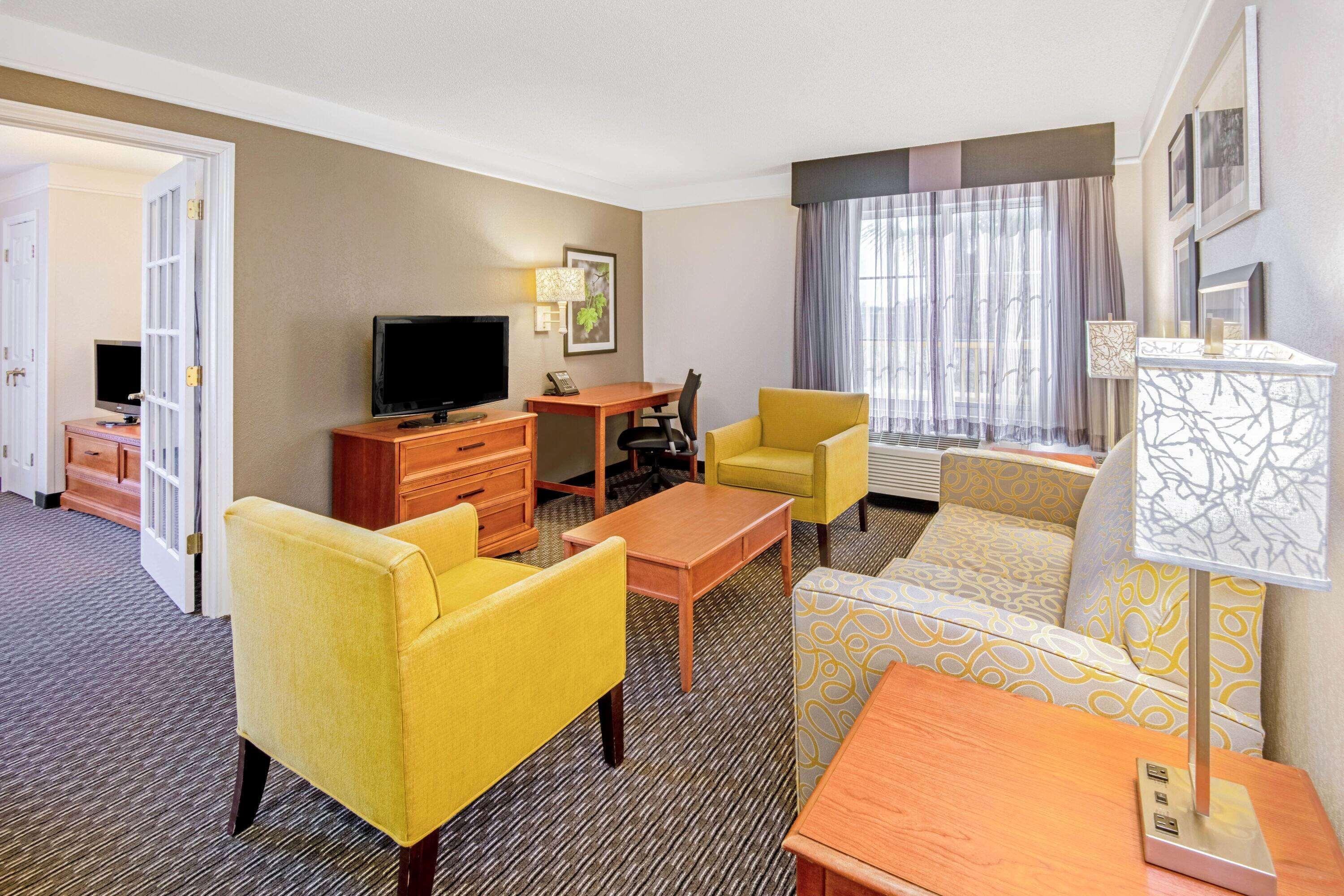La Quinta By Wyndham San Antonio Airport Hotel Bagian luar foto