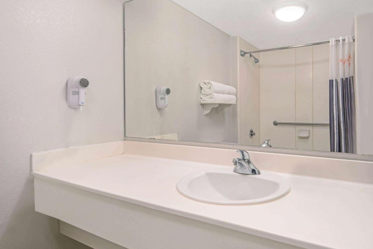 La Quinta By Wyndham San Antonio Airport Hotel Bagian luar foto