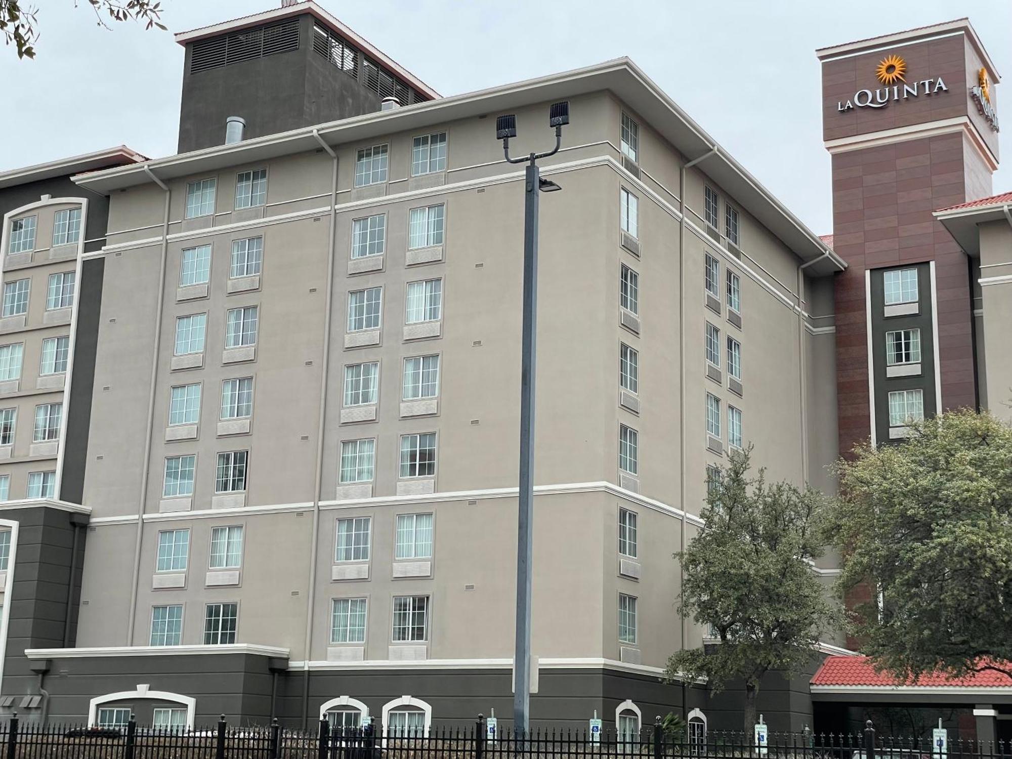 La Quinta By Wyndham San Antonio Airport Hotel Bagian luar foto