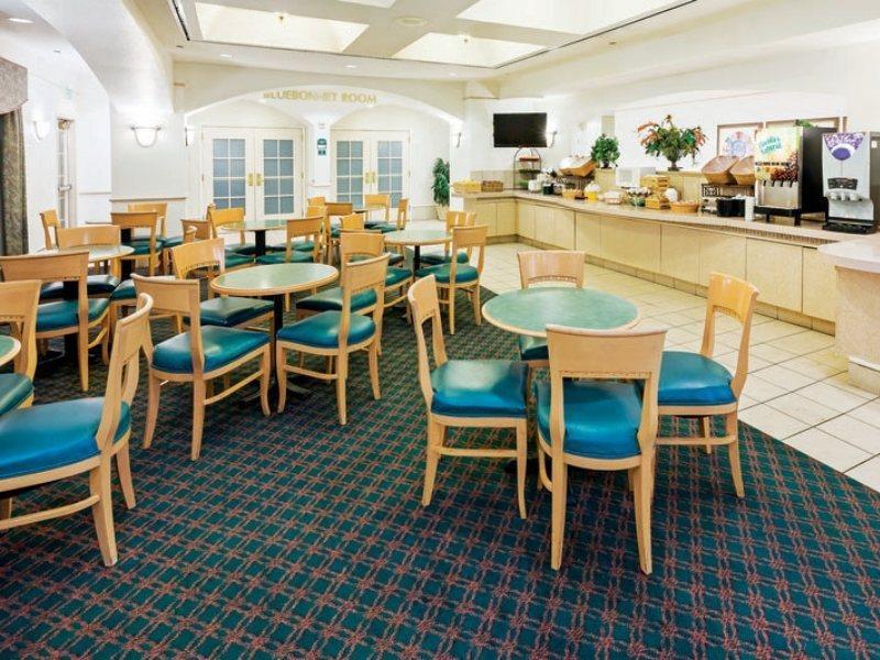 La Quinta By Wyndham San Antonio Airport Hotel Bagian luar foto